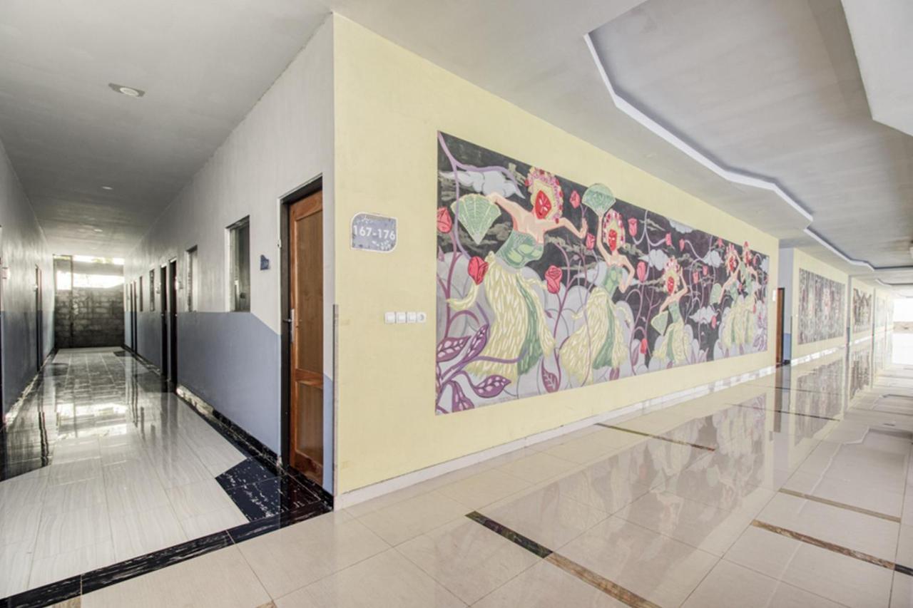 Reddoorz Plus @ Flory Hotel ジョグジャカルタ エクステリア 写真